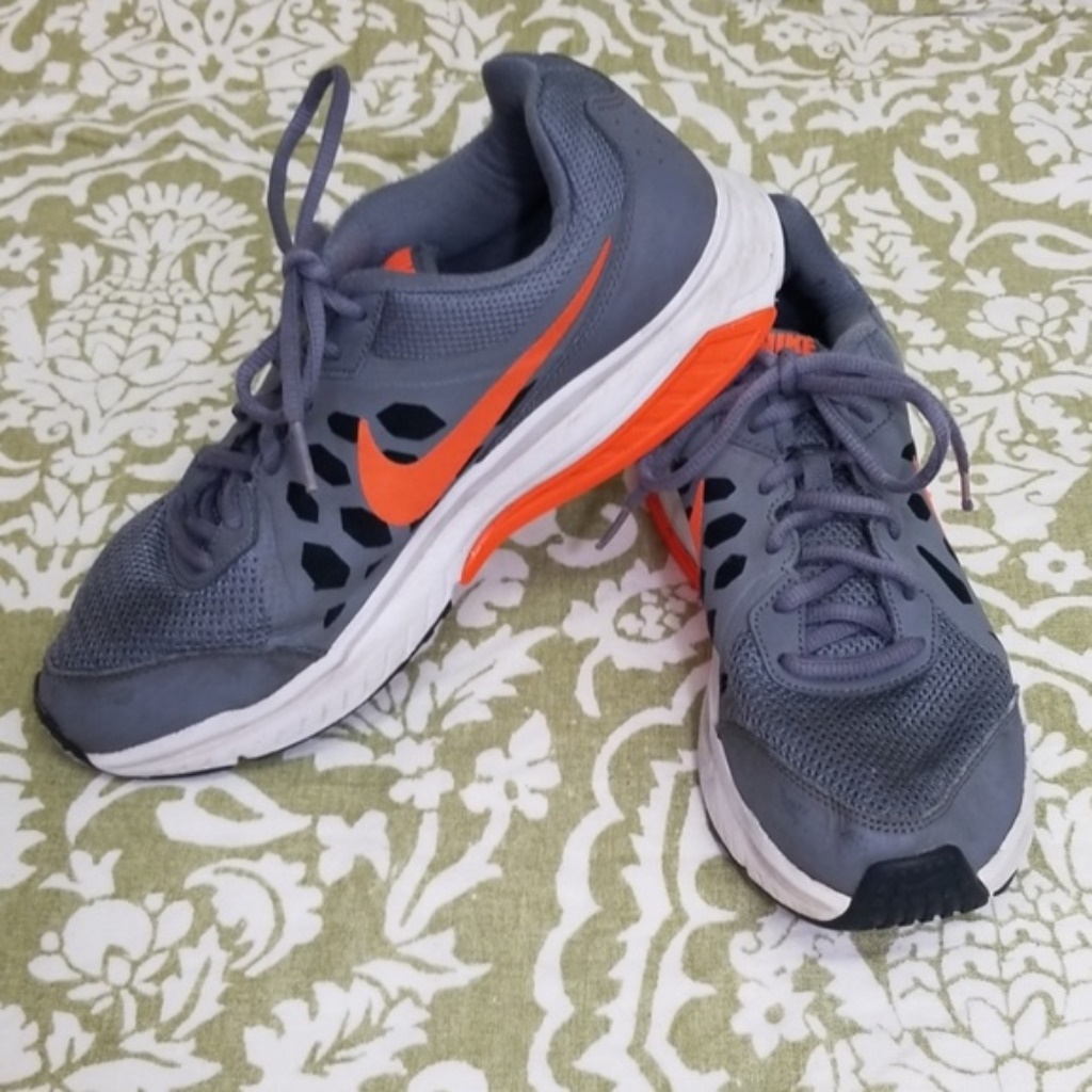 Nike Dart Xi Sz 8 Gray Orange Sneakers